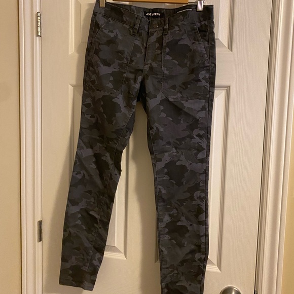 Assorted pants - Picture 10 of 10